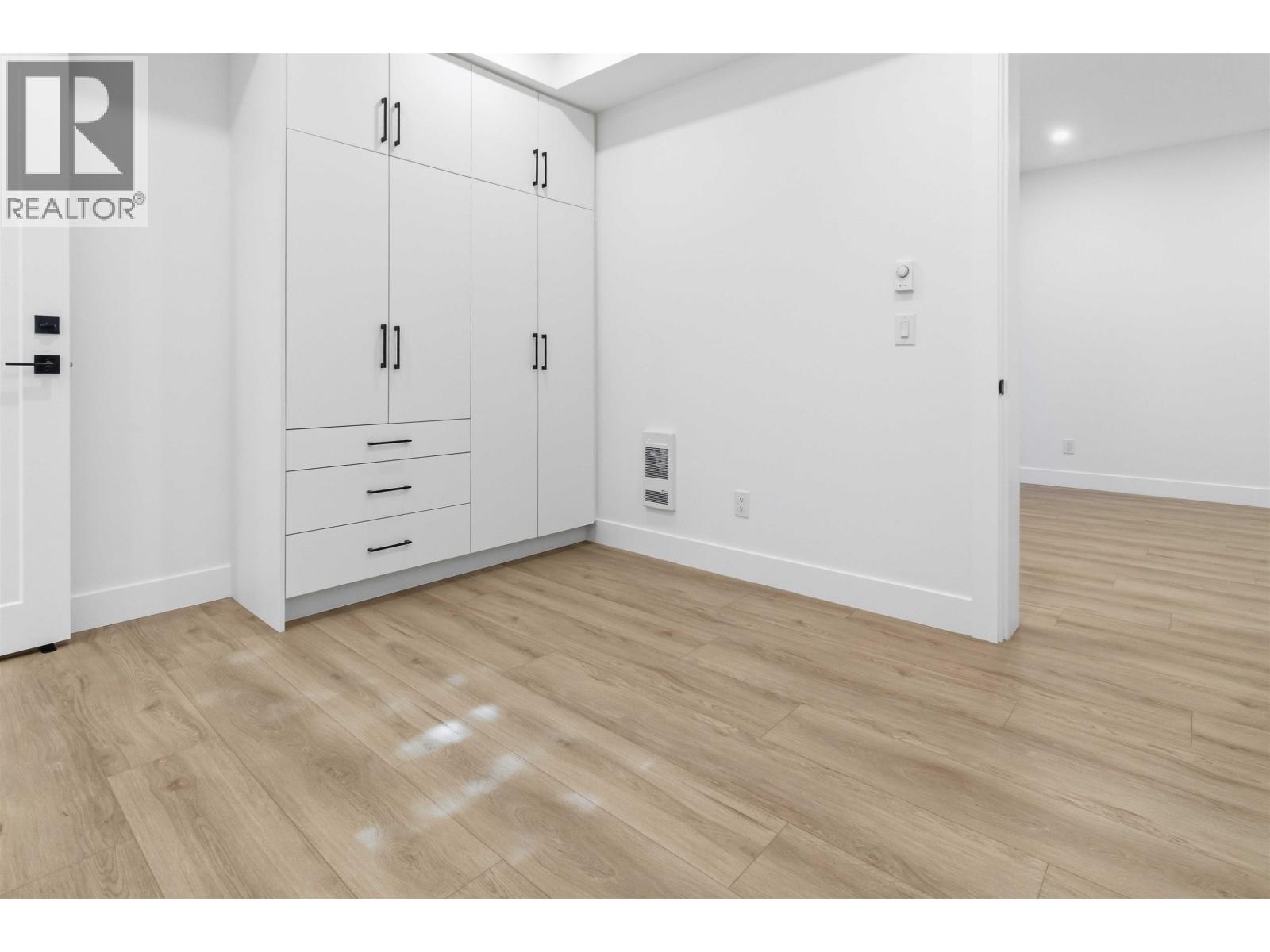 2 3871 Springfield Drive Property Photo 18