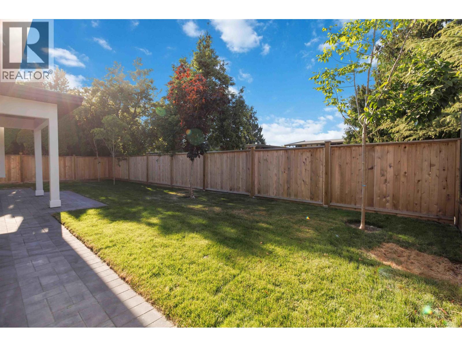 2 3871 Springfield Drive Property Photo 20
