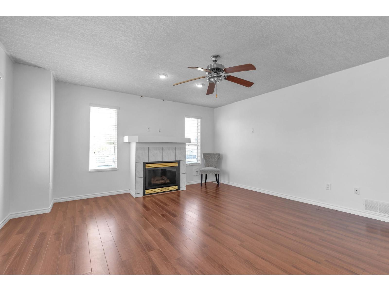 8067 Cedar Street Property Photo 8