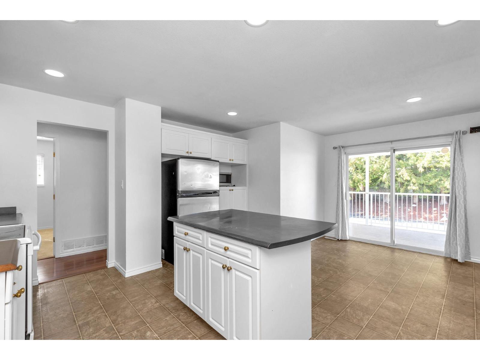 8067 Cedar Street Property Photo 10