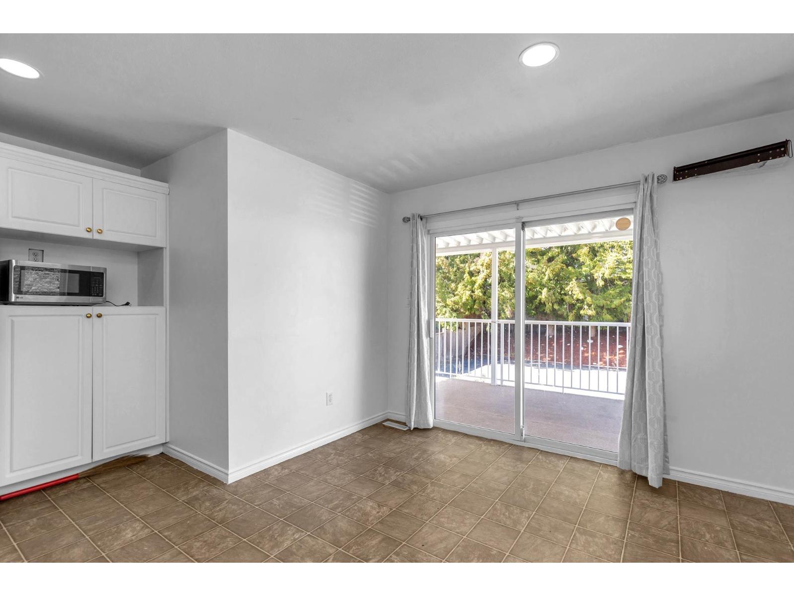 8067 Cedar Street Property Photo 14