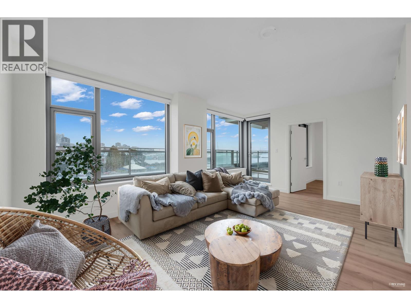 320 755 HARBOURSIDE DRIVE Property Photo 1