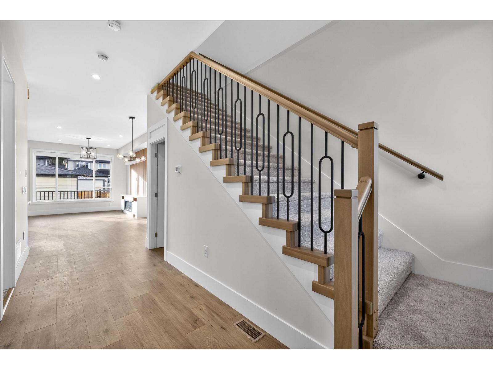 17126 1 Avenue Property Photo 3