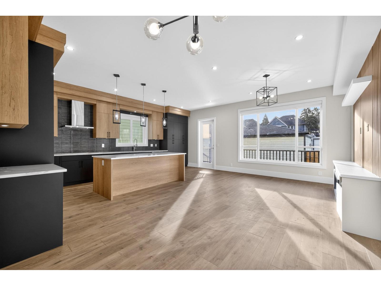17126 1 Avenue Property Photo 4