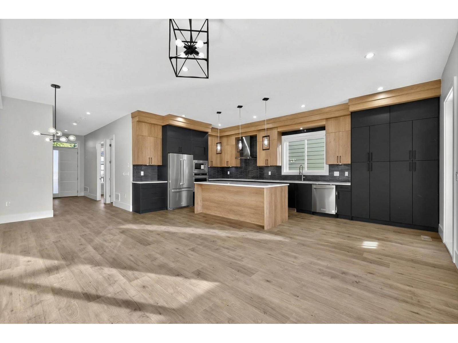 17126 1 Avenue Property Photo 5