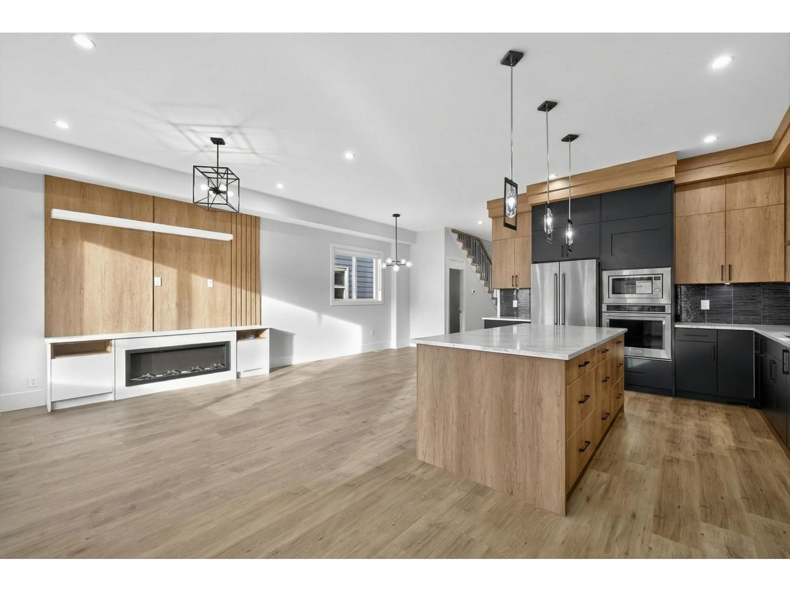 17126 1 Avenue Property Photo 6