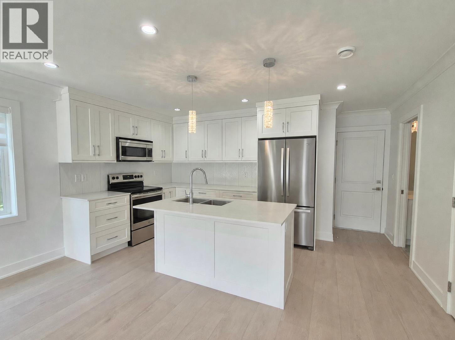 105 8233 Williams Road Property Photo 6