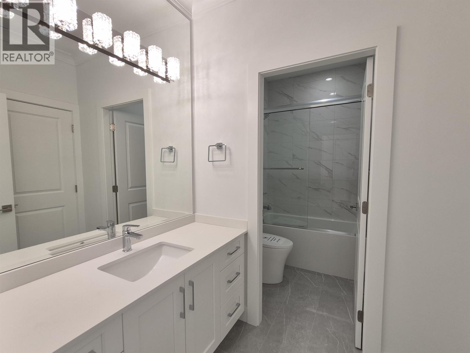 105 8233 Williams Road Property Photo 11