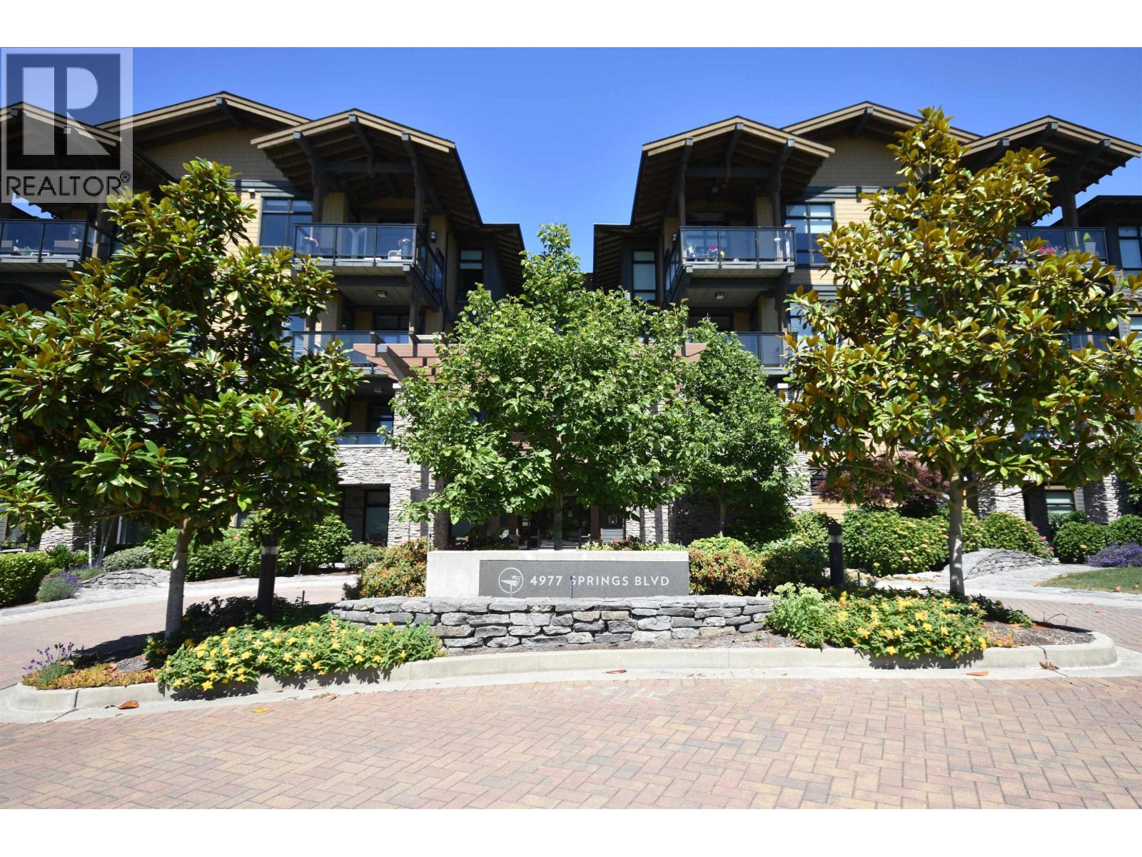 409 4977 Springs Boulevard Property Photo 1