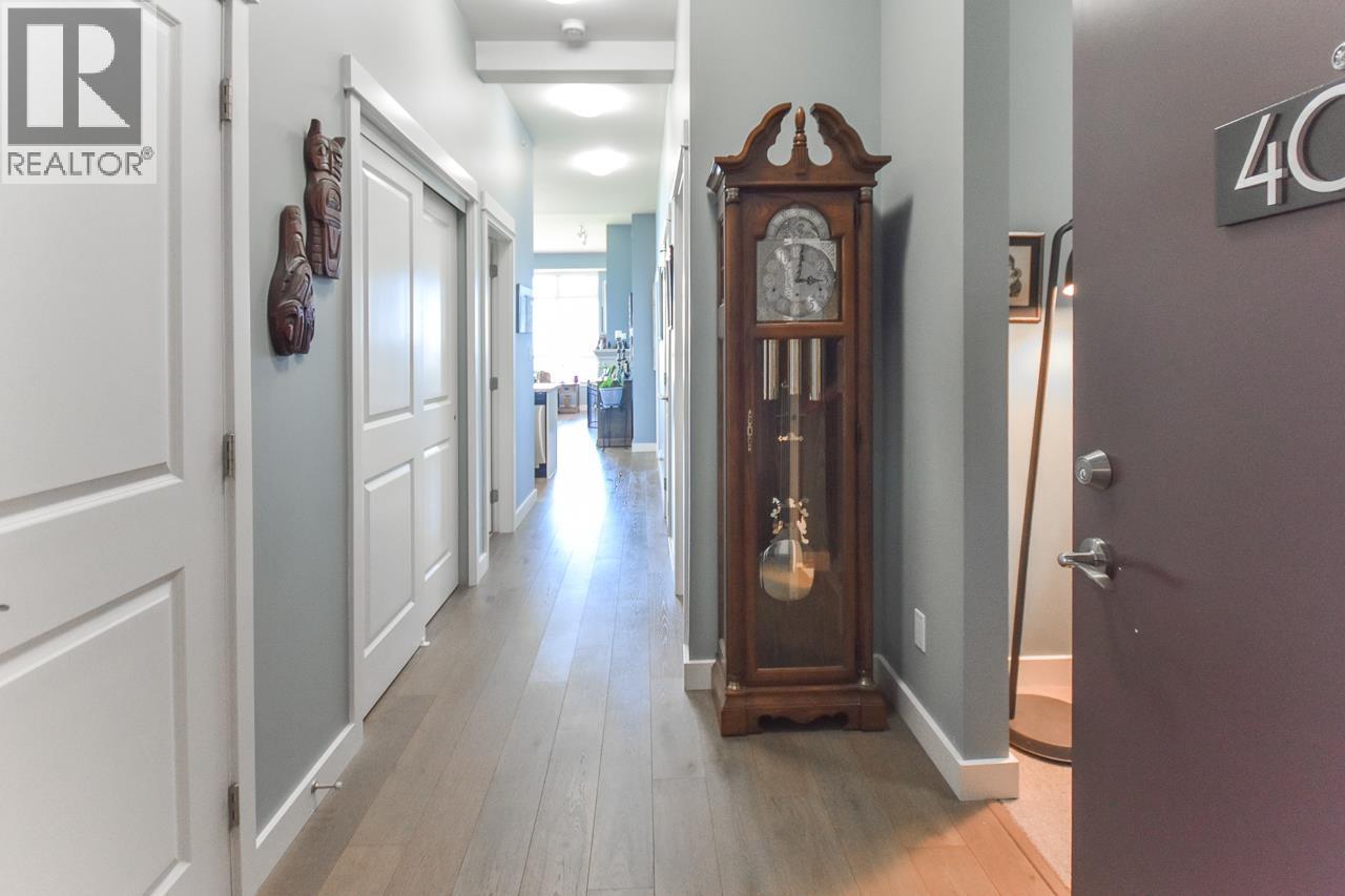 409 4977 Springs Boulevard Property Photo 2