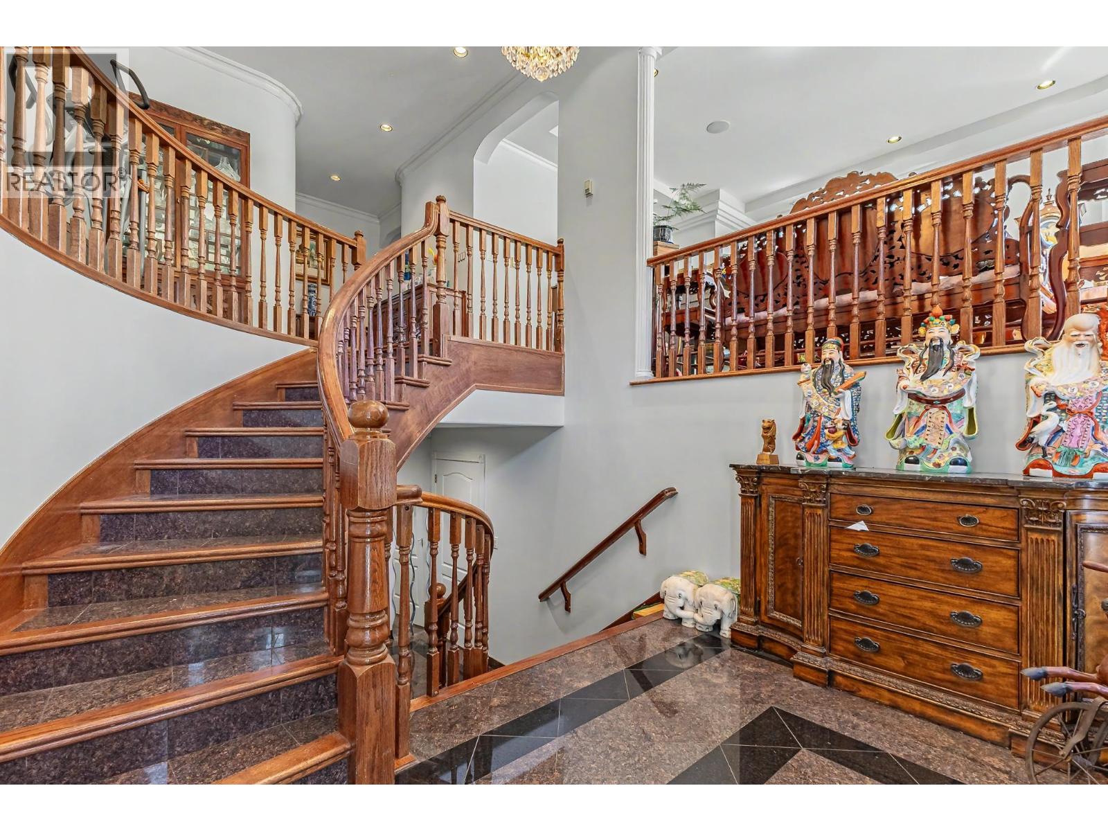 731 Gatensbury Street Property Photo 3
