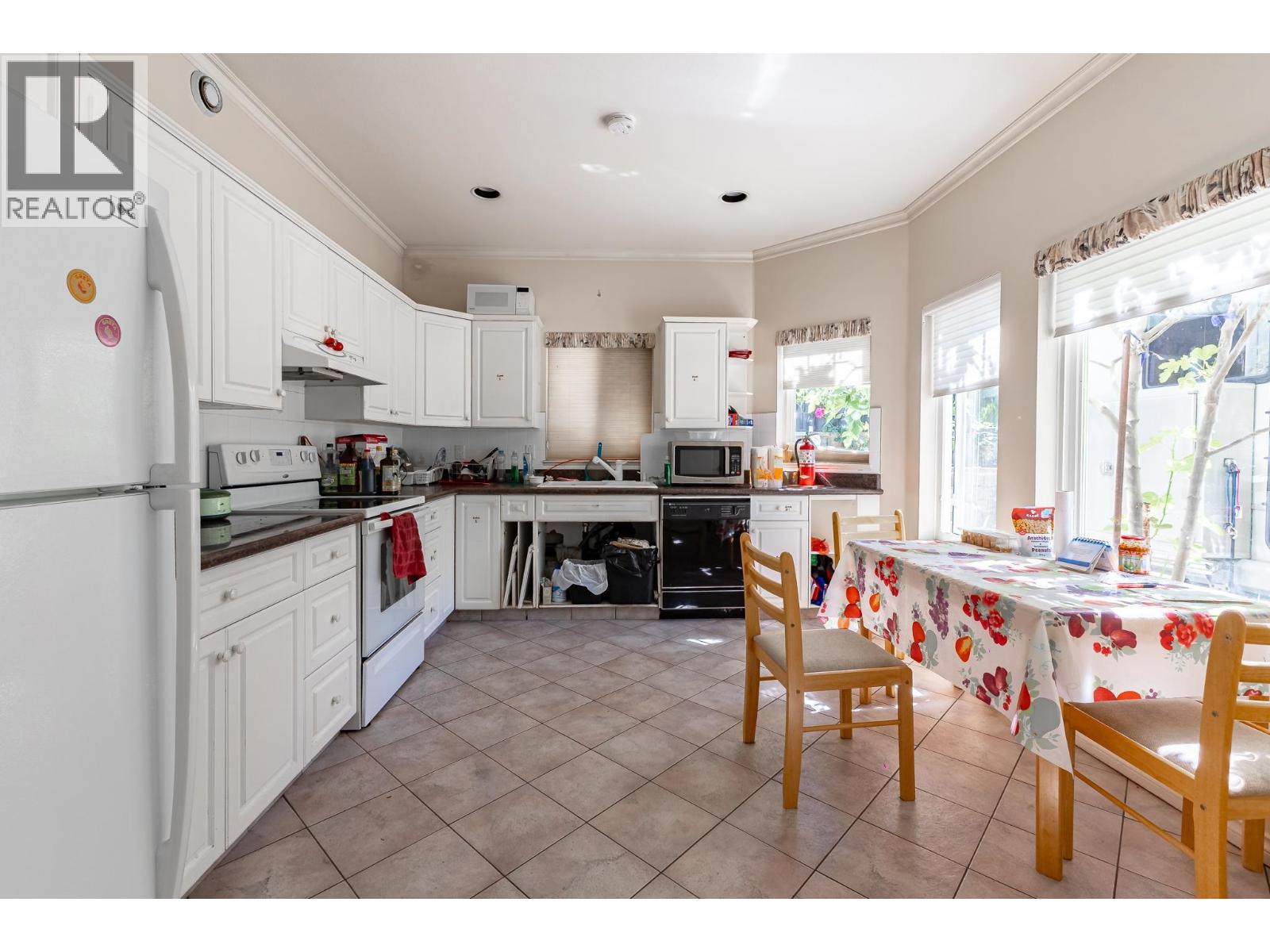 731 Gatensbury Street Property Photo 25