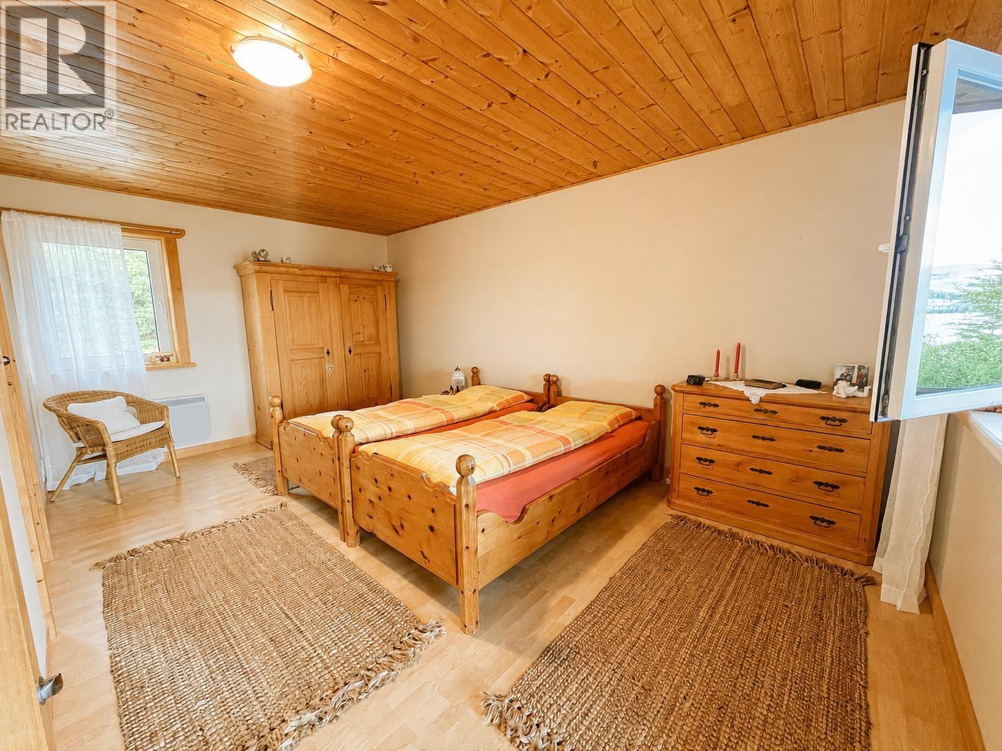 1371 Francois Lake Road Property Photo 13