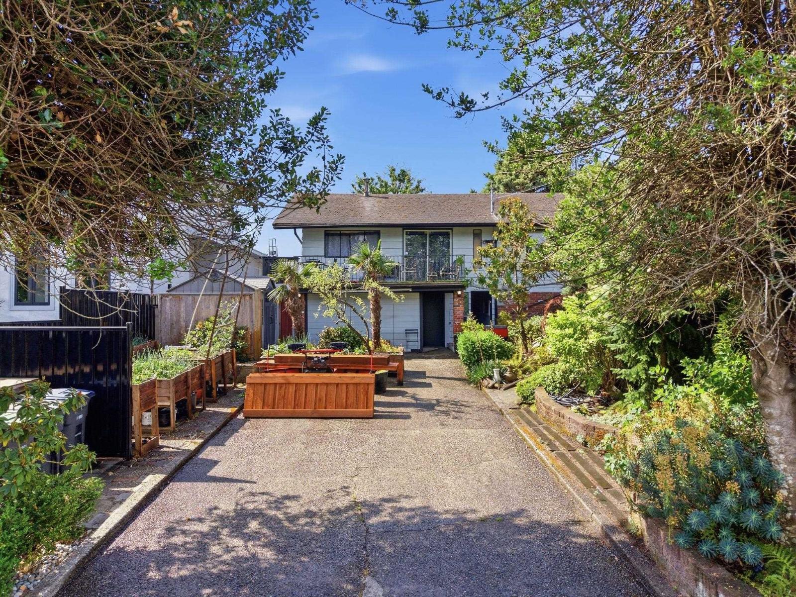 12222 100 Avenue Property Photo 1