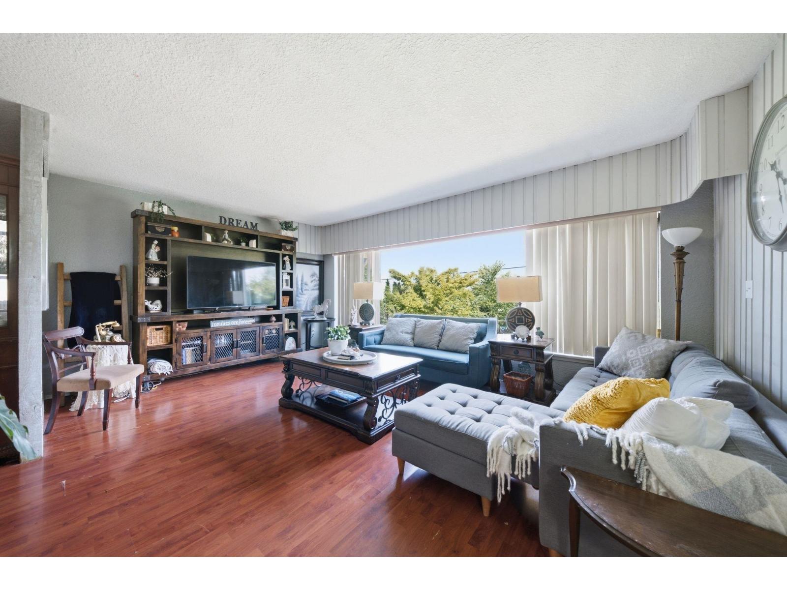 12222 100 Avenue Property Photo 5