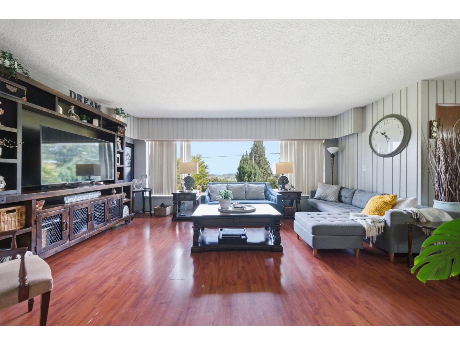 12222 100 Avenue Property Photo 6