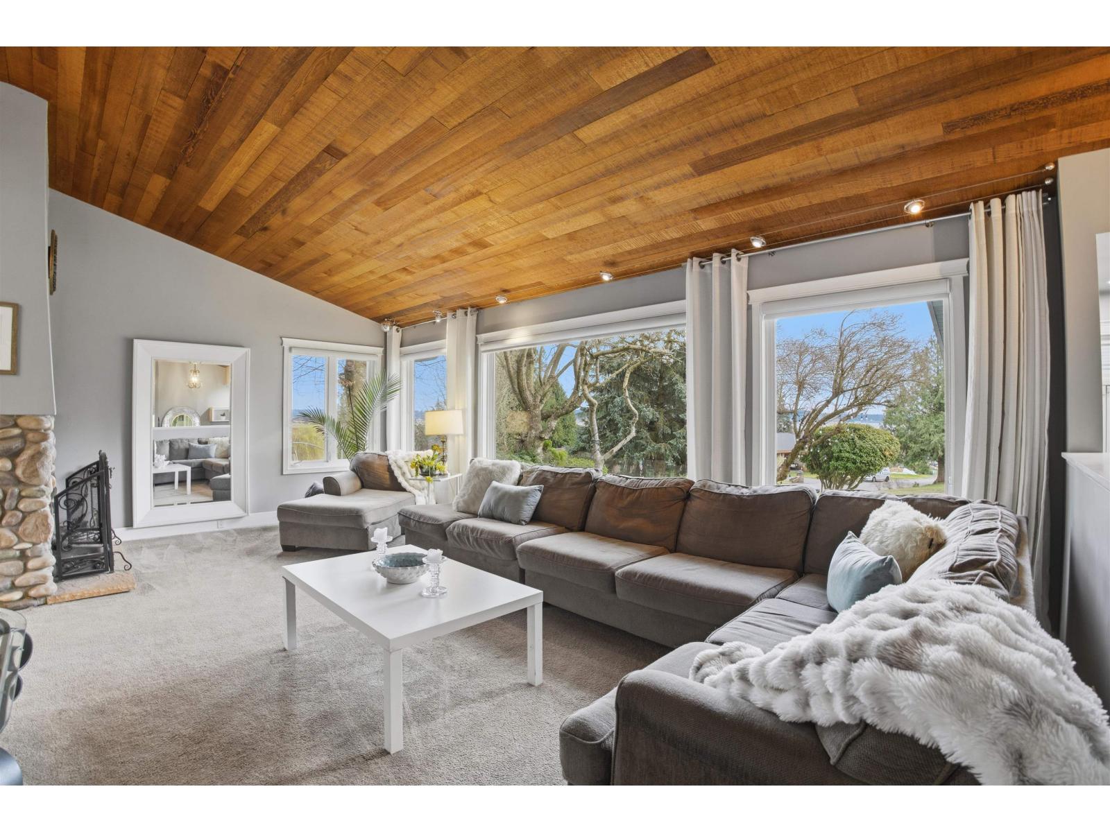 12891 Southridge Drive Property Photo 3