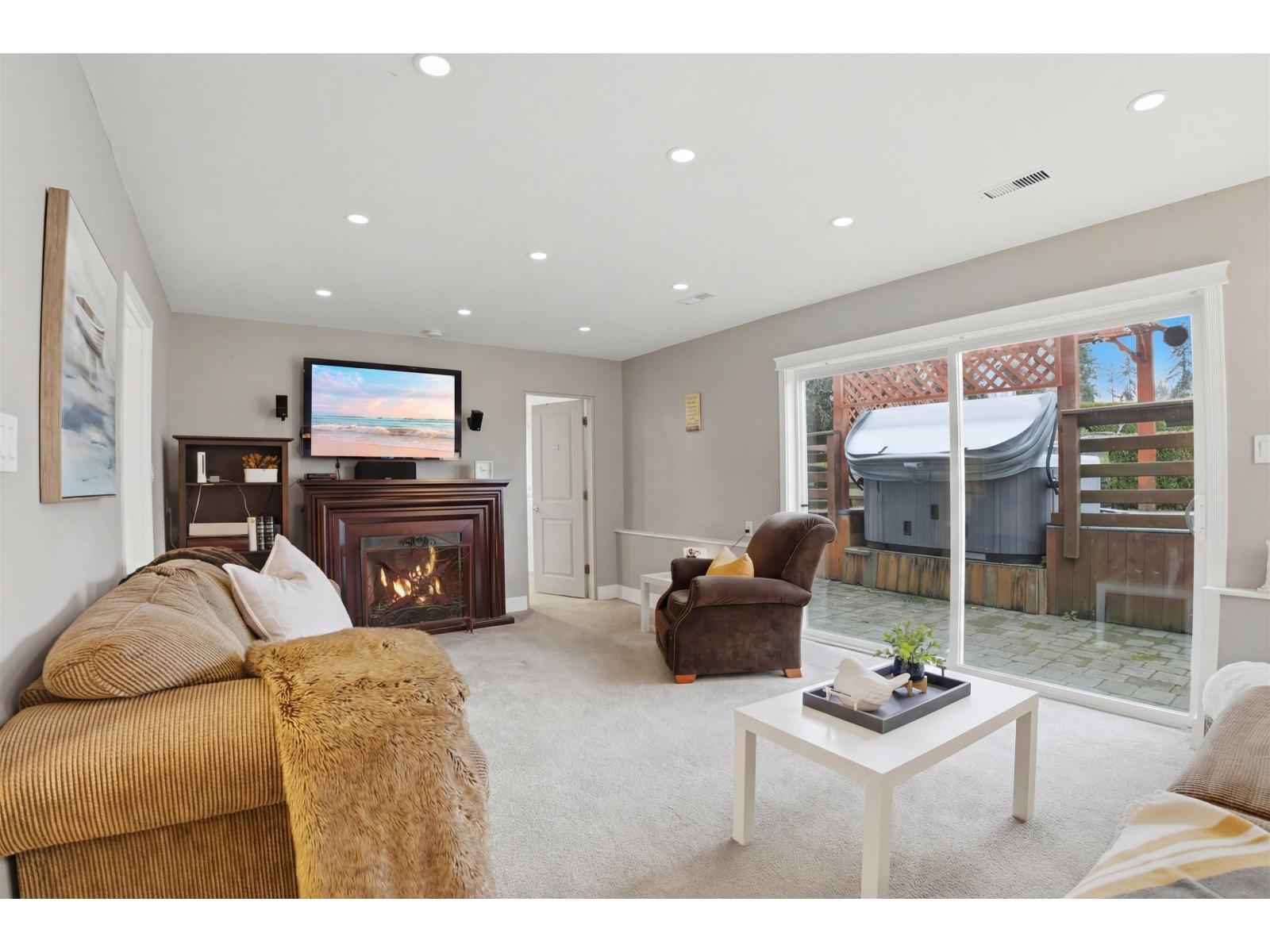 12891 Southridge Drive Property Photo 6