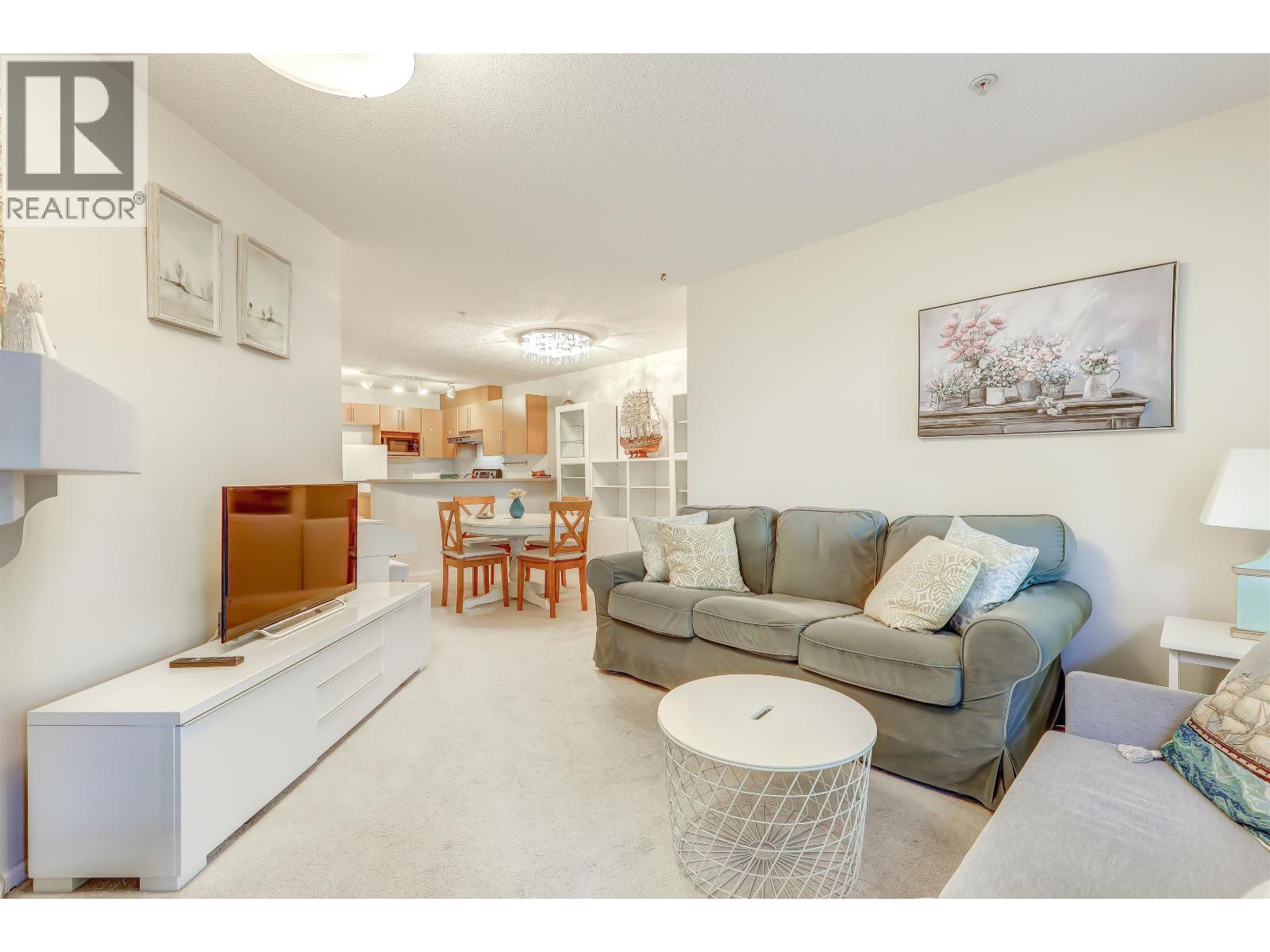 208 1150 E 29th Street Property Photo 4