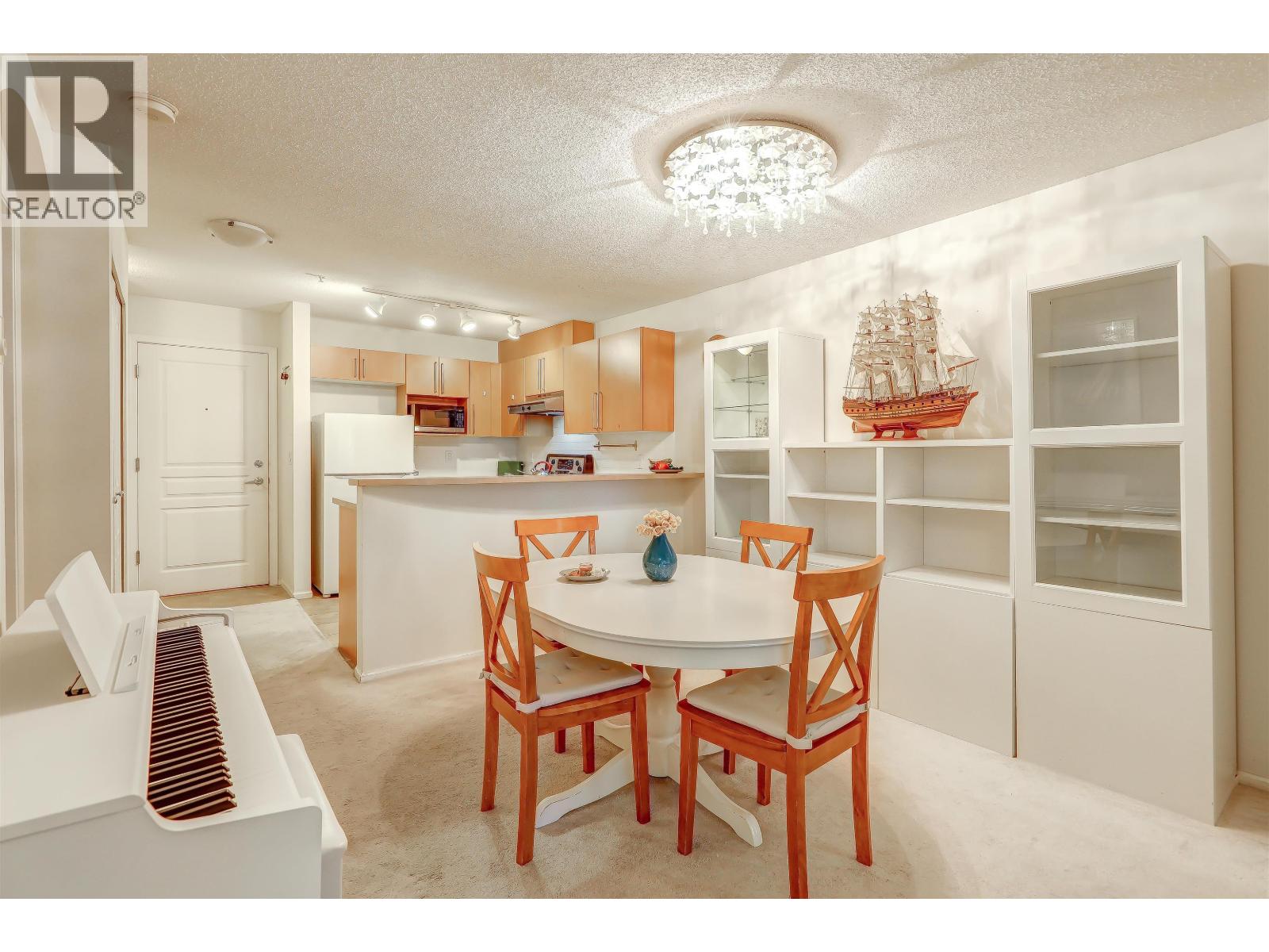 208 1150 E 29th Street Property Photo 6