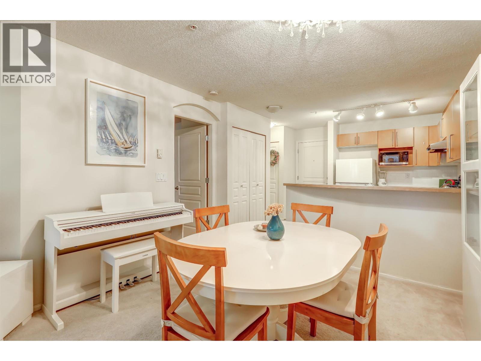 208 1150 E 29th Street Property Photo 7