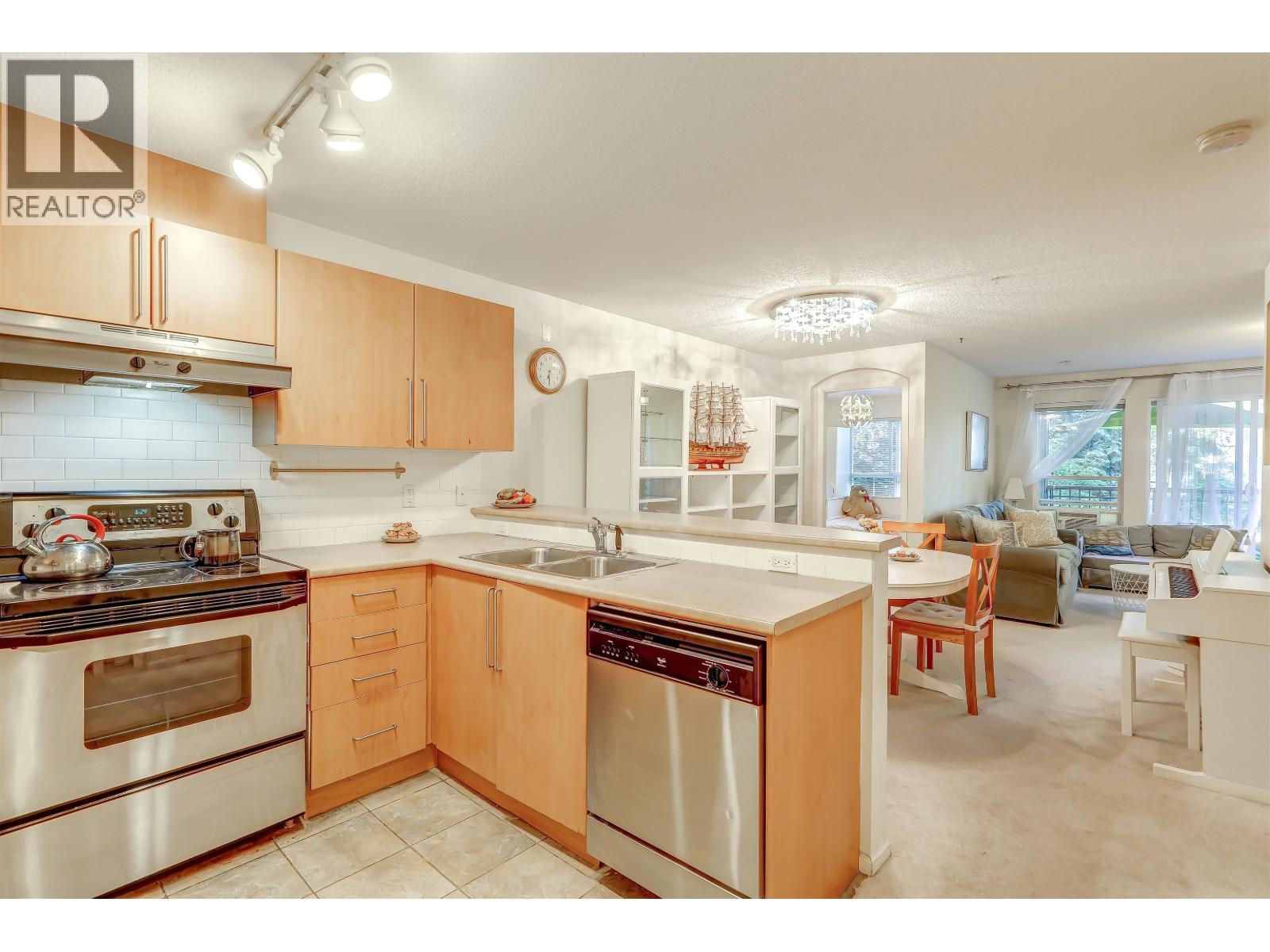 208 1150 E 29th Street Property Photo 12