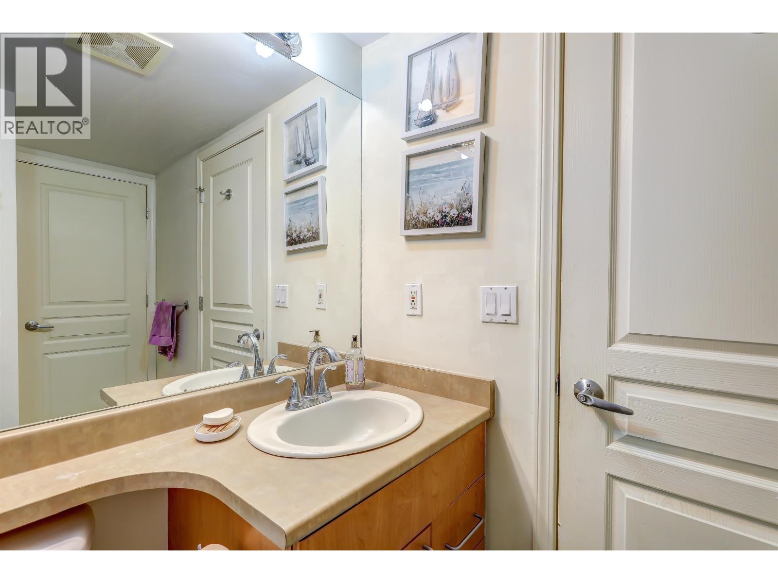 208 1150 E 29th Street Property Photo 21