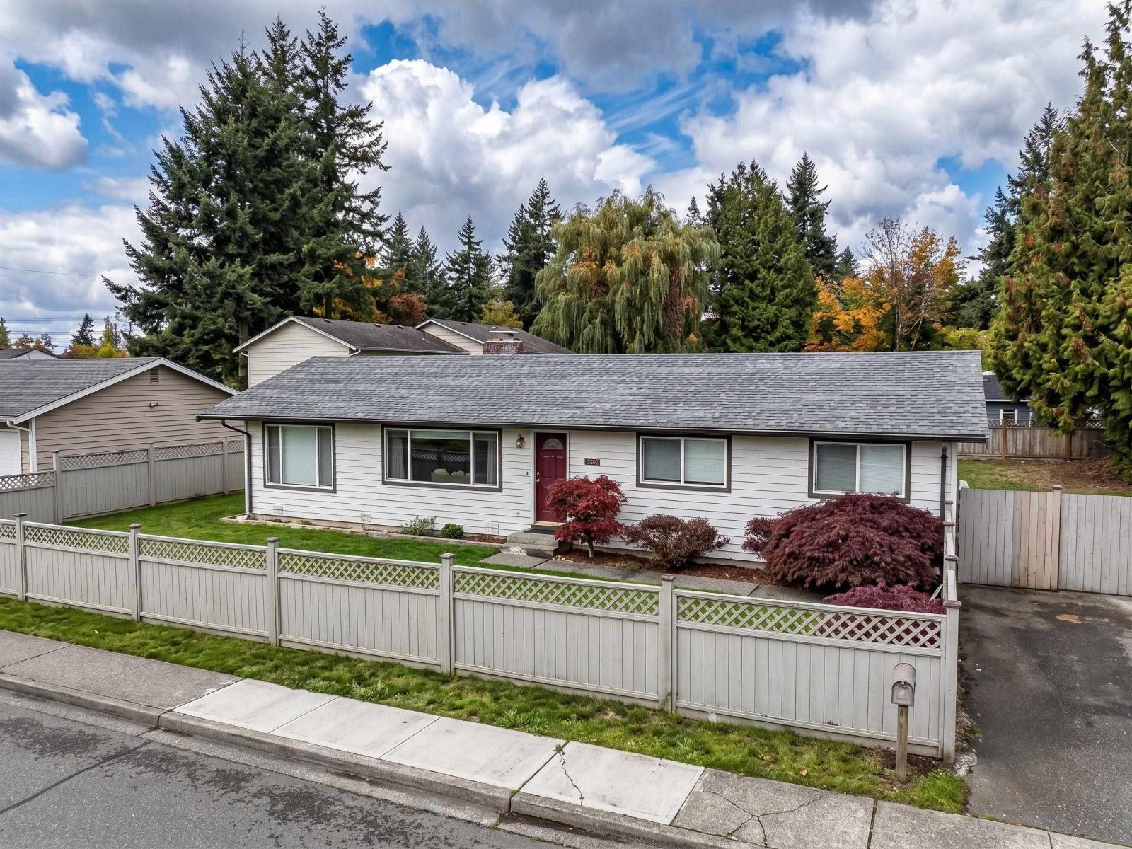 2561 Ross Road Property Photo 2