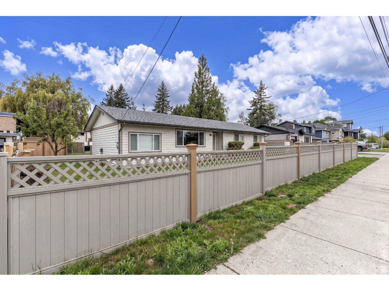 2561 Ross Road Property Photo 4