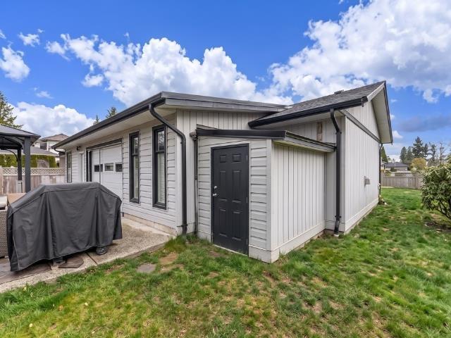 2561 Ross Road Property Photo 10