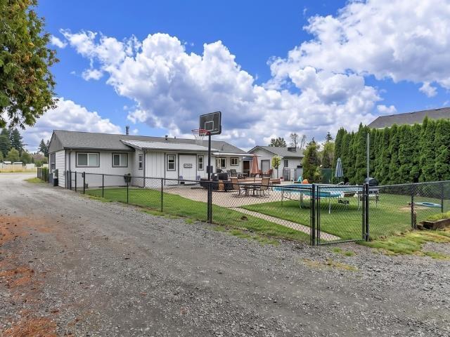 2561 Ross Road Property Photo 11