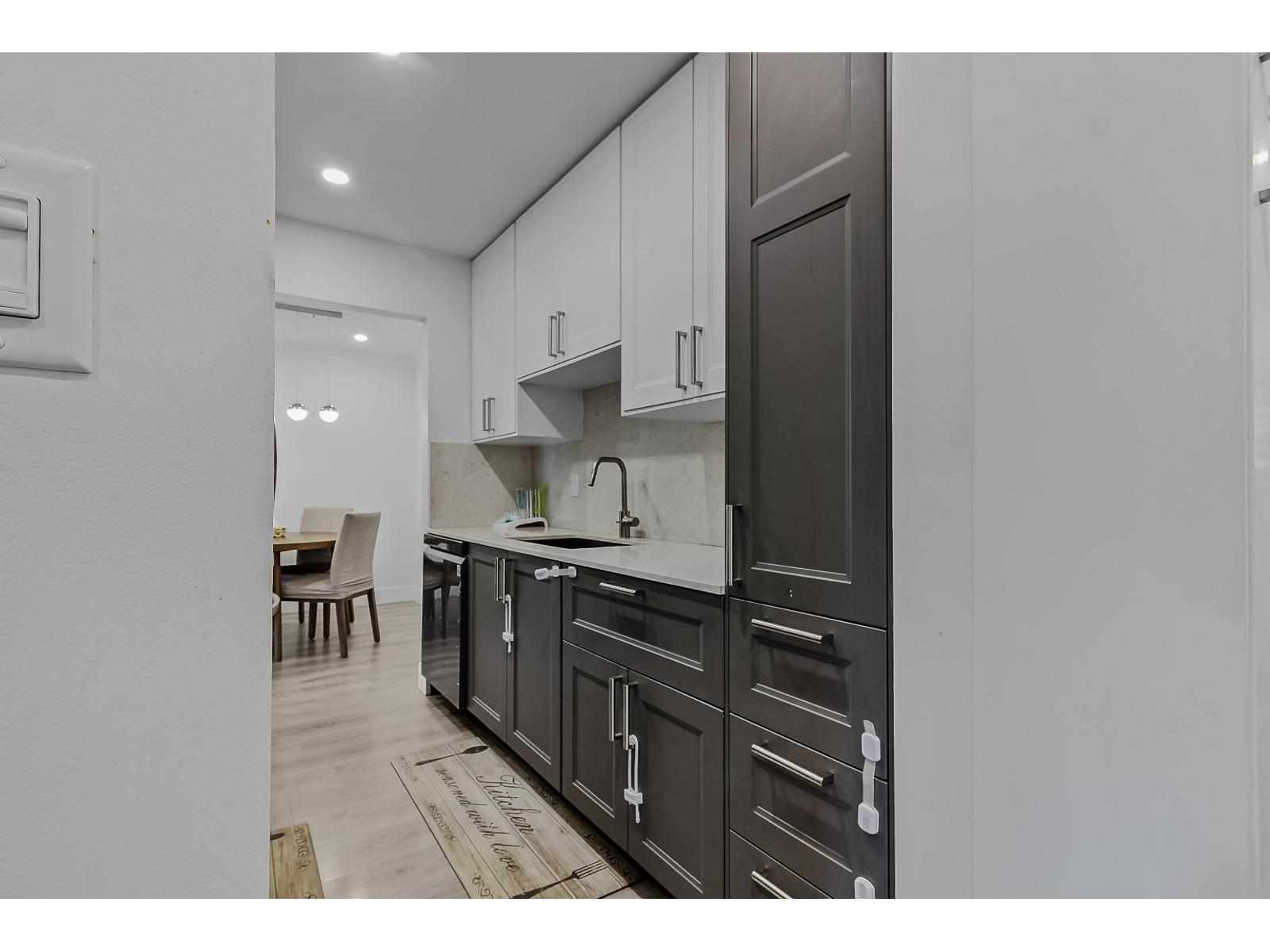 209 13947 72 Avenue Property Photo 14