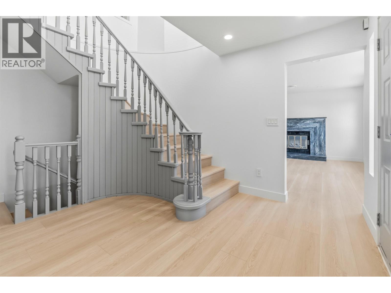 1761 E 57th Avenue Property Photo 3