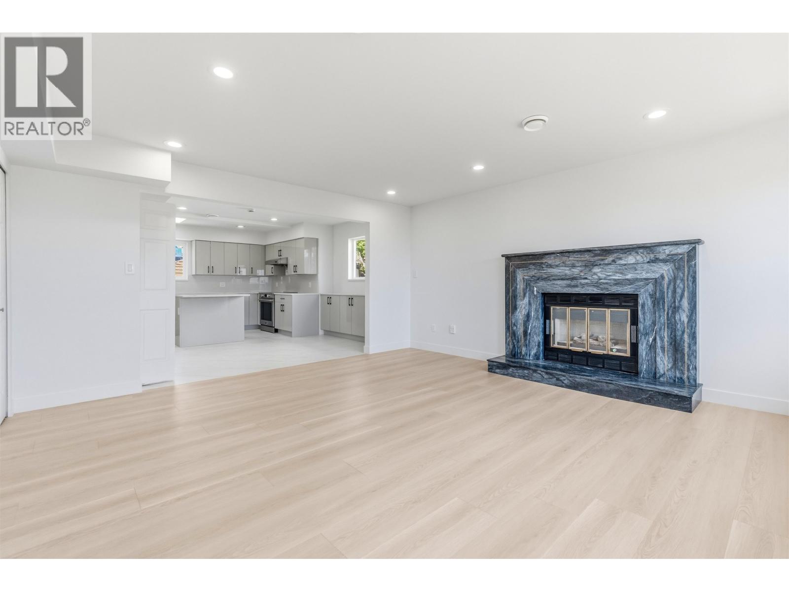 1761 E 57th Avenue Property Photo 4