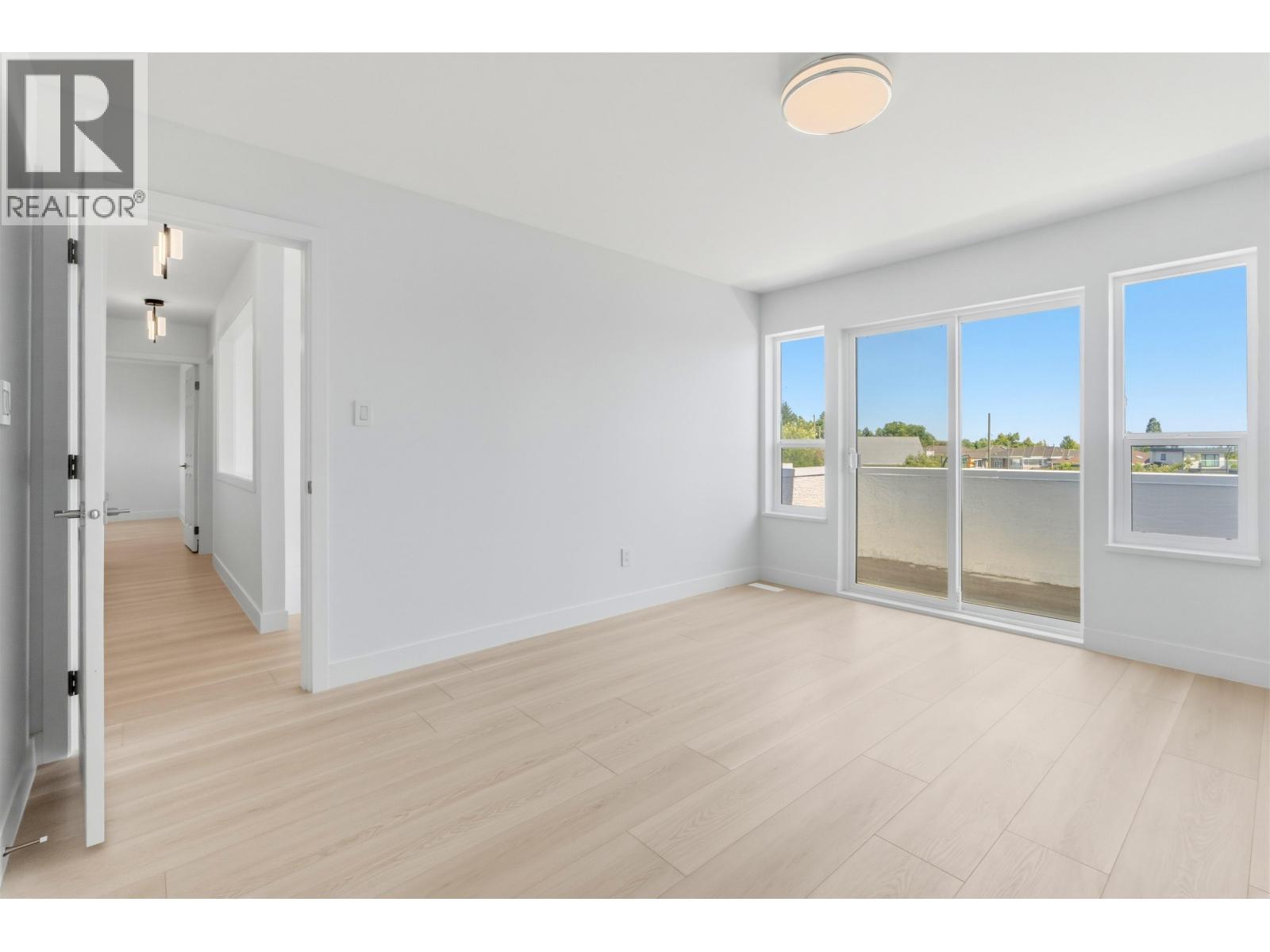 1761 E 57th Avenue Property Photo 10