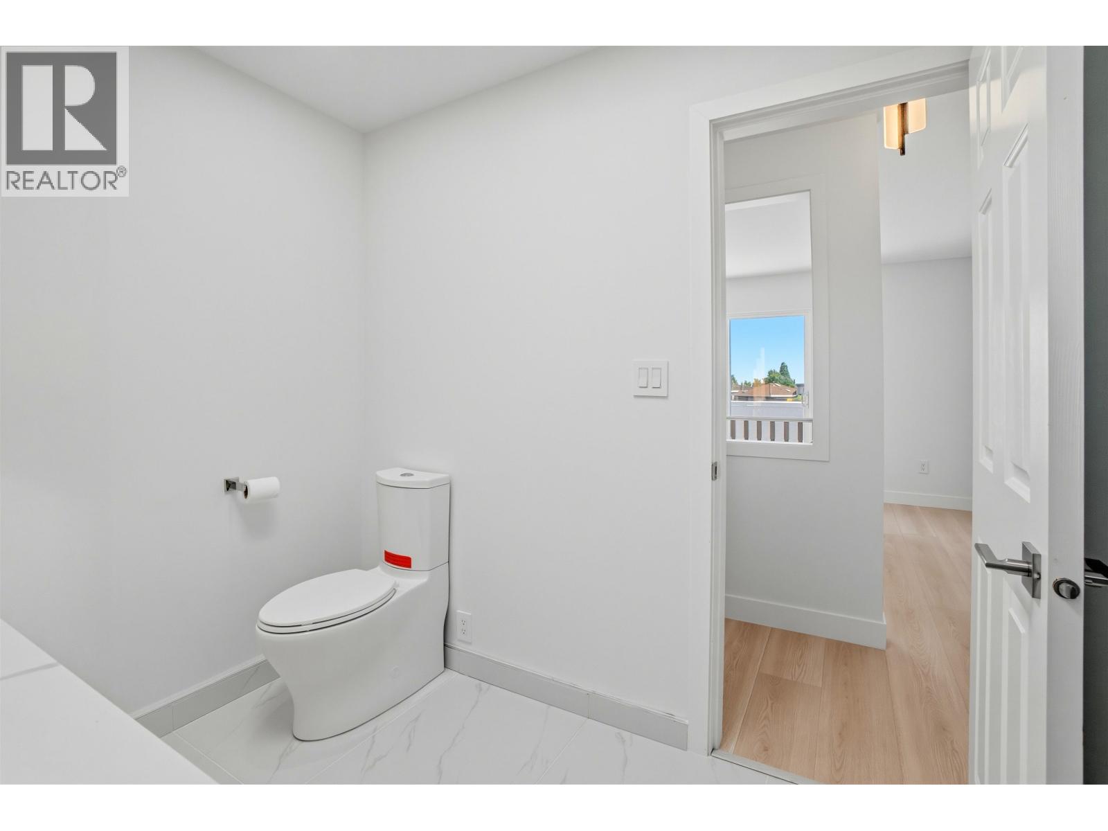 1761 E 57th Avenue Property Photo 12
