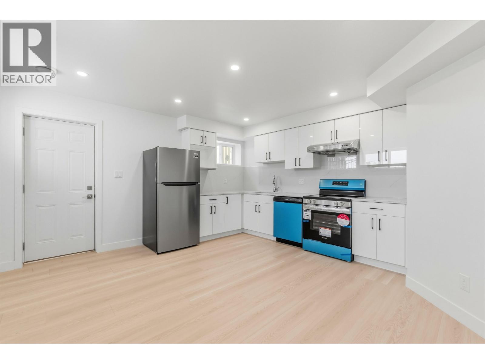 1761 E 57th Avenue Property Photo 18