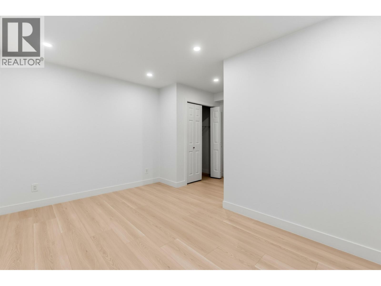 1761 E 57th Avenue Property Photo 21