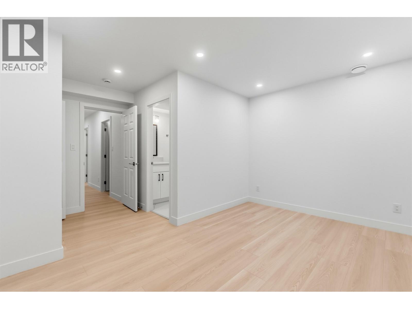 1761 E 57th Avenue Property Photo 22