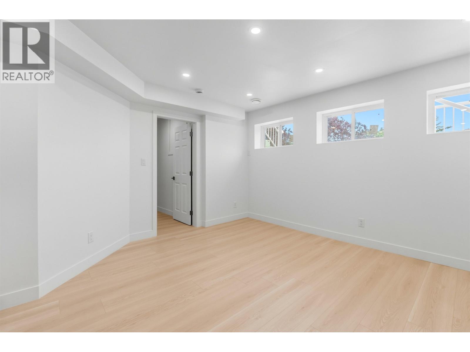 1761 E 57th Avenue Property Photo 25