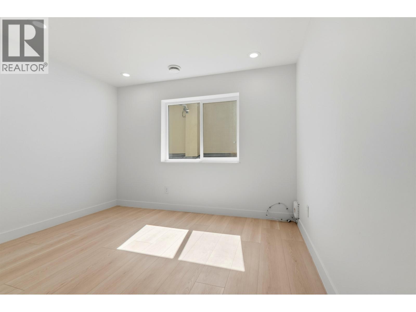 1761 E 57th Avenue Property Photo 32