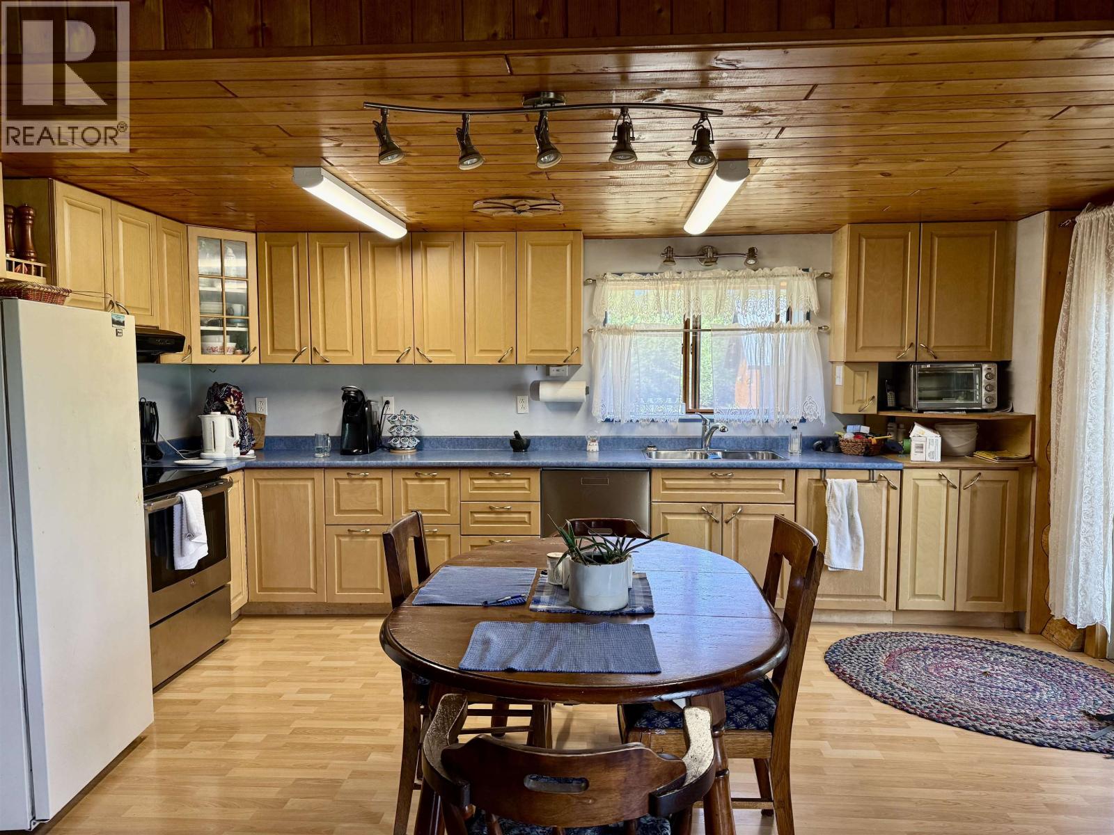 1042 Dean River Place Property Photo 21