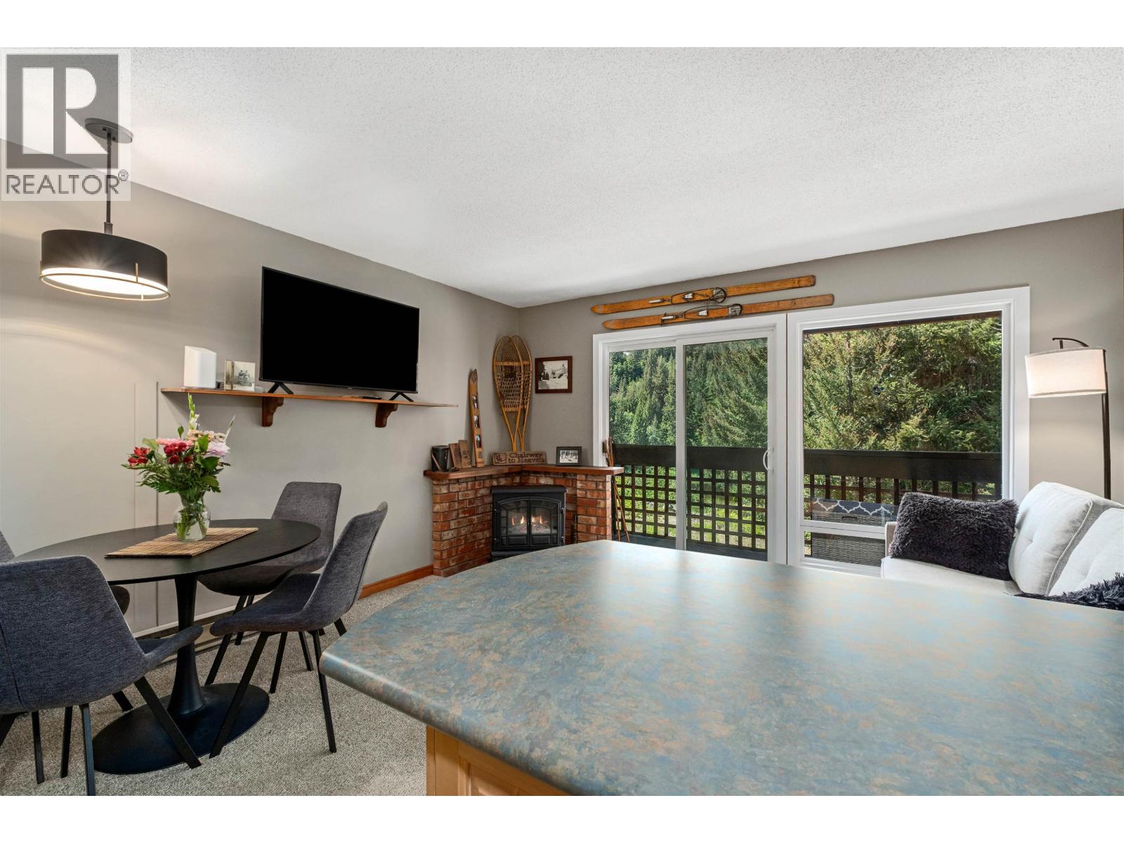 8 7001 Nesters Road Property Photo 3