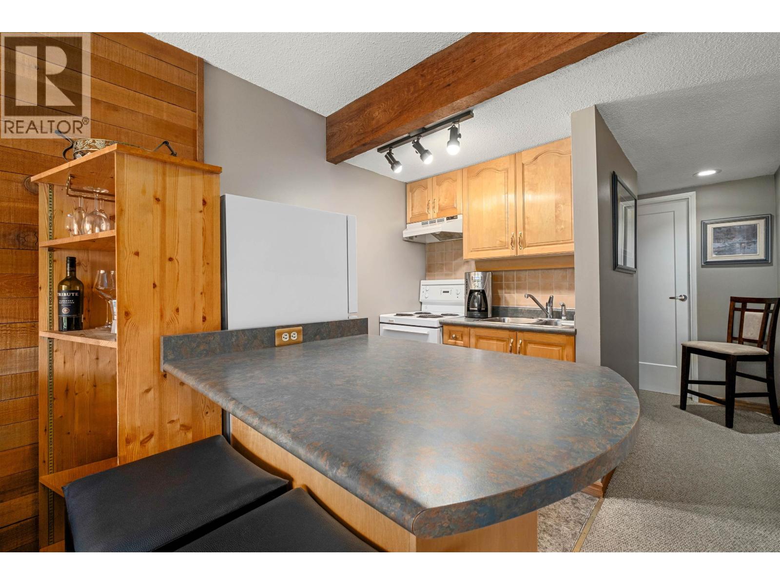 8 7001 Nesters Road Property Photo 4