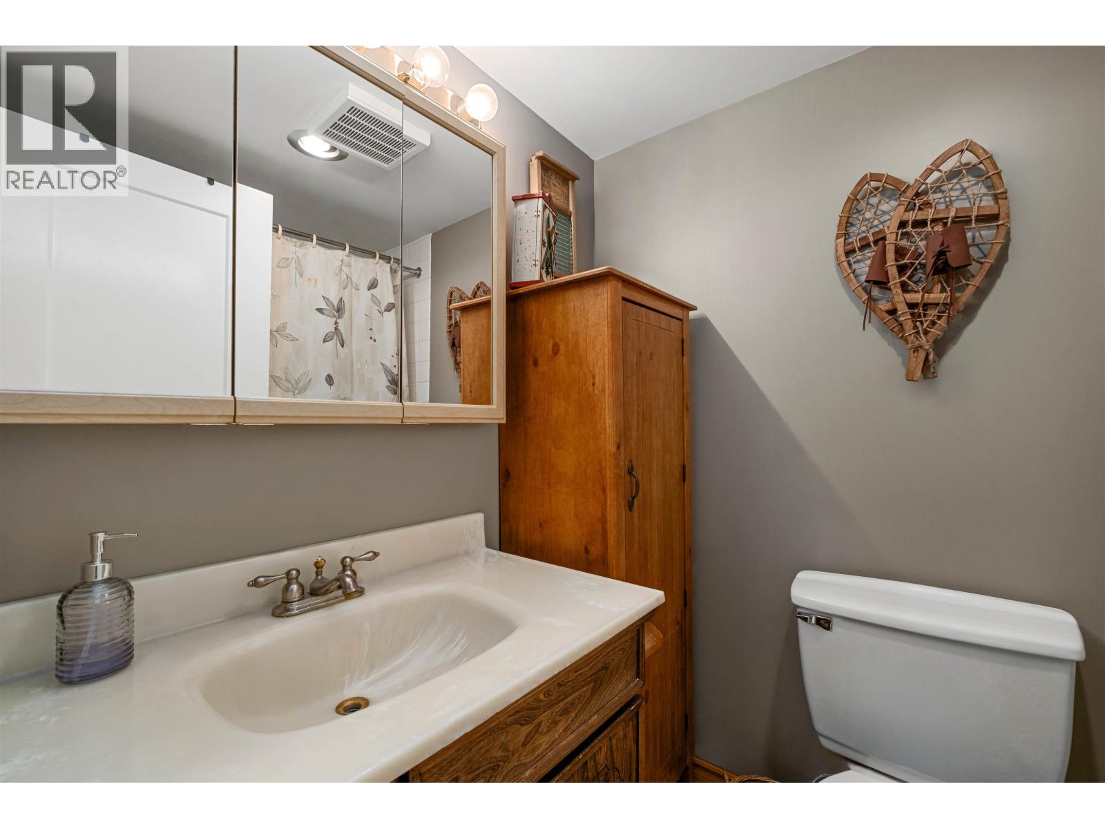 8 7001 Nesters Road Property Photo 13