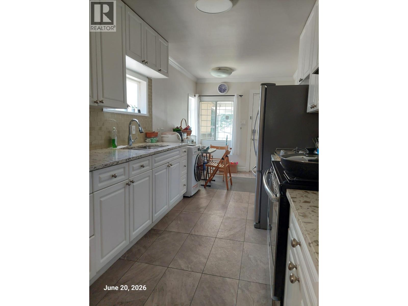 3638 E Pender Street Property Photo 4