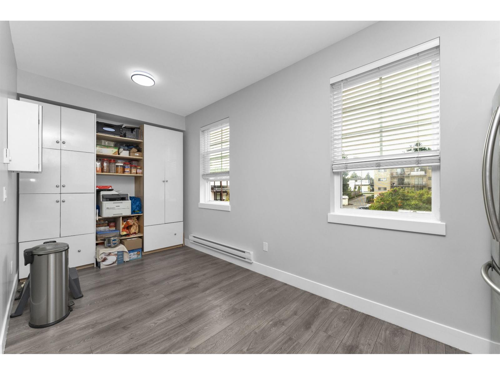 15 2530 Janzen Street Property Photo 5