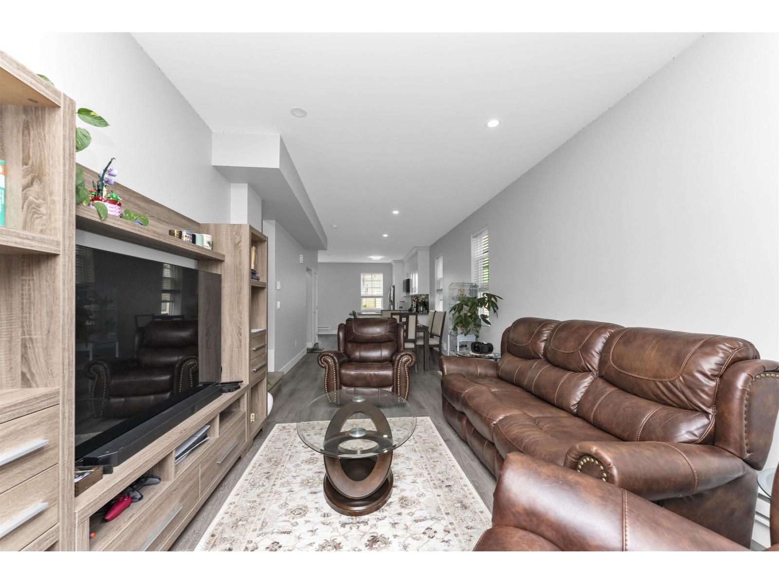 15 2530 Janzen Street Property Photo 10