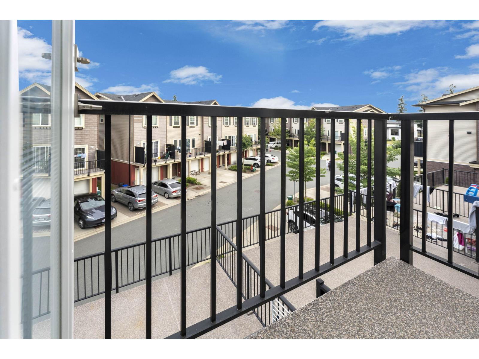 15 2530 Janzen Street Property Photo 14