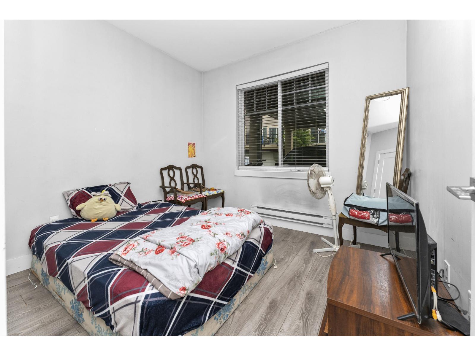 15 2530 Janzen Street Property Photo 24